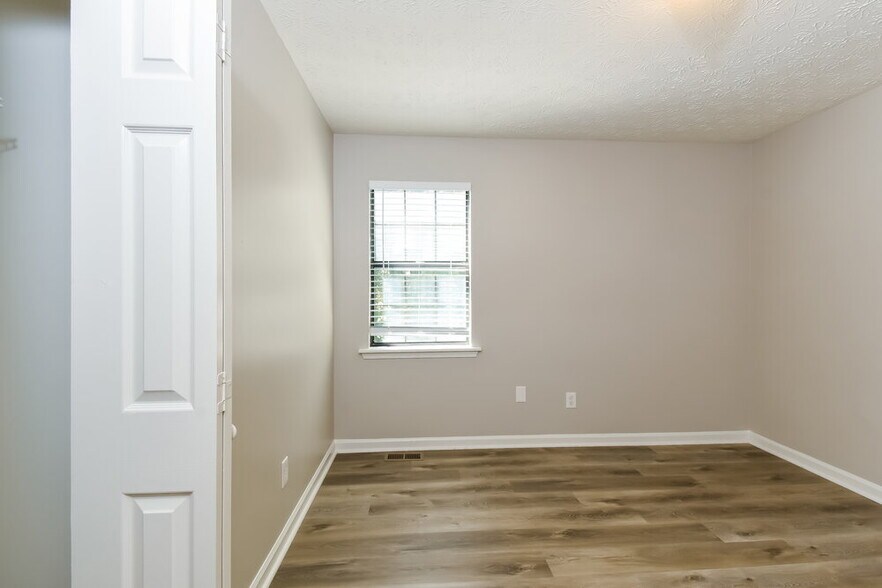 Building Photo - 2721 Candler Ln