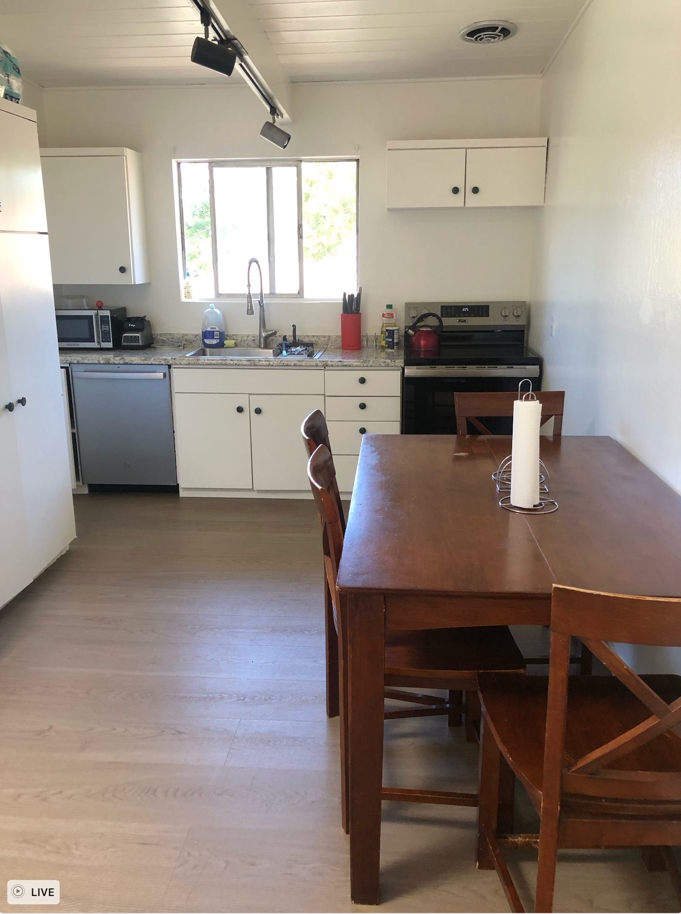 Kitchen - 6 Jones Pl