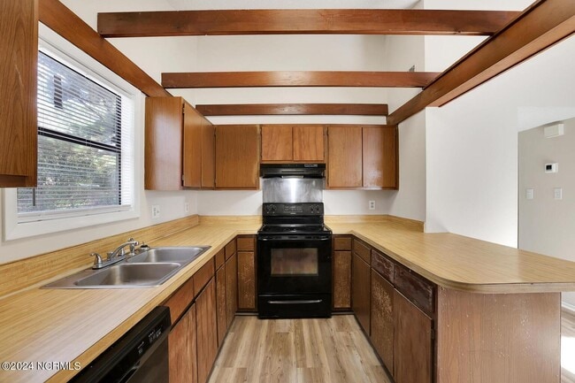 Building Photo - 113 Village Cir
