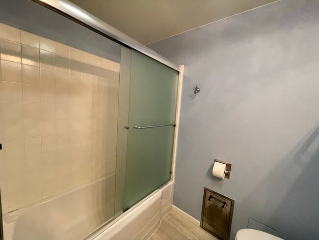 Building Photo - 1050 N Point St