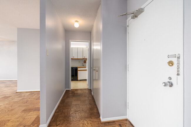 Entry w/ Coat Closet - 5500 Friendship Blvd