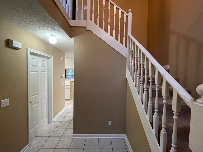 Building Photo - Foxchase Subdivision:  MOVE IN READY!!!!  ...