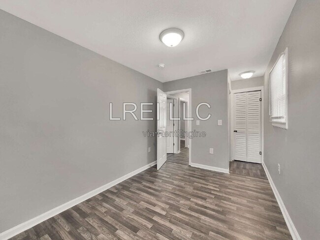 Building Photo - 4401 Sunset Ave