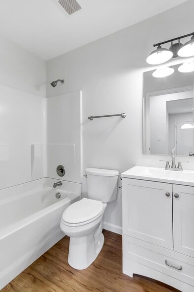 Building Photo - 309 Burnside St