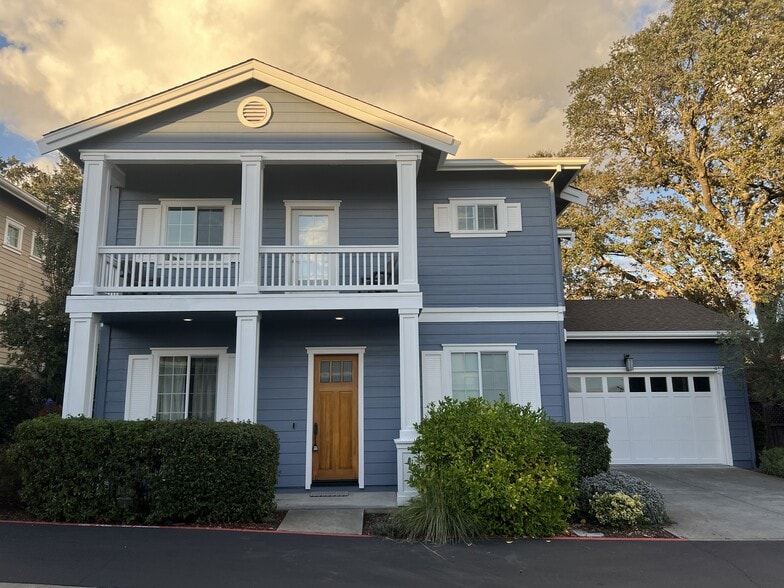 Primary Photo - 853 Palou St