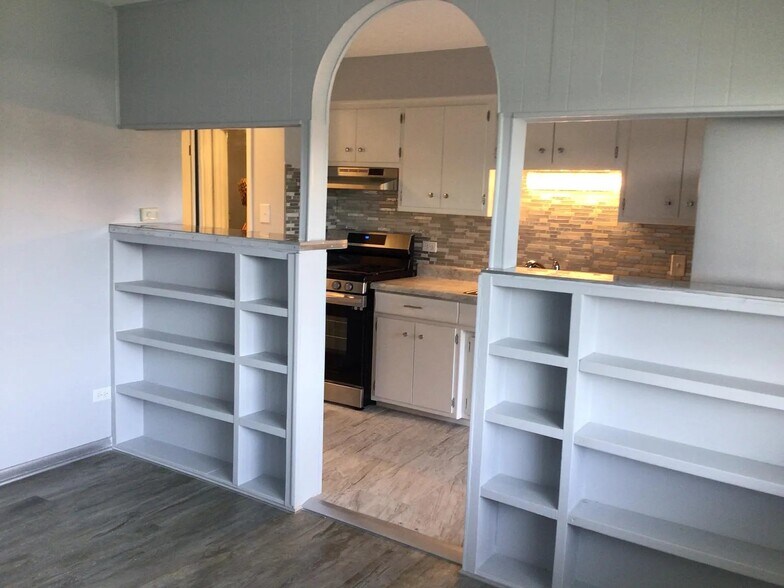 Building Photo - 7043 S East End Ave