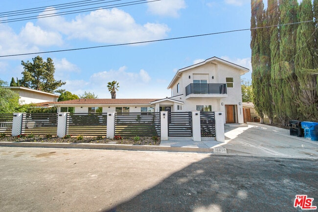 Building Photo - 23500 Aetna St