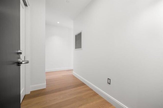 Building Photo - 700 Harrison Ave