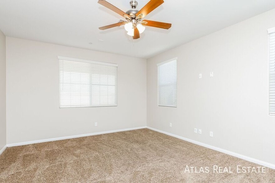 Building Photo - 577 Comodo St