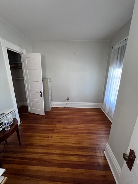 Building Photo - 2142 Clarence Ave