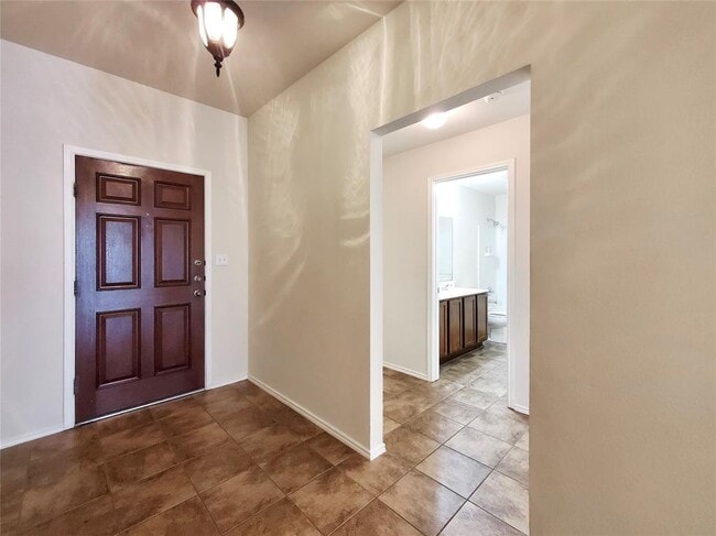 Building Photo - 15109 Fernhill Dr