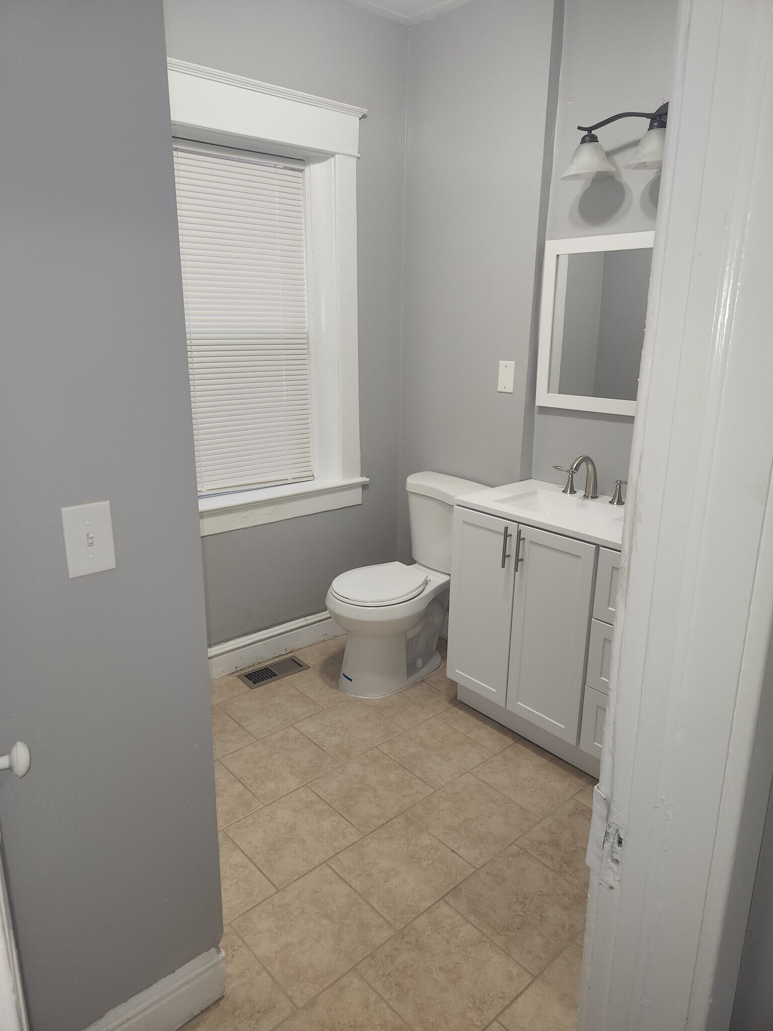 Building Photo - 3916 Clark Ave