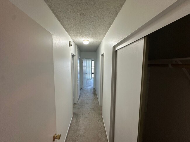 Building Photo - Top-Floor Corner Unit | 3BR in Cross Creek Village, Playa del Rey