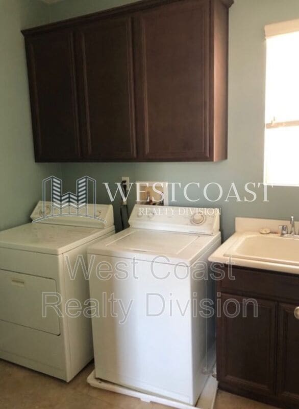 Building Photo - 31834 Tamarack Ct