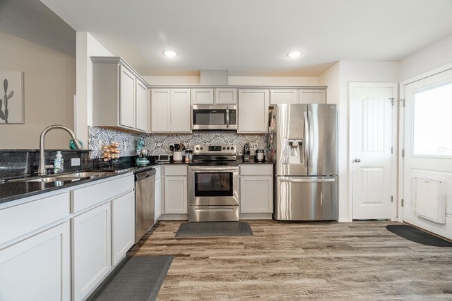 Building Photo - Like New Home LOADED w/Amenities at Lakewood S/D in Lowell!