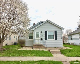 Building Photo - Beautiful 2 bed 1 bathroom home in Rock Island!