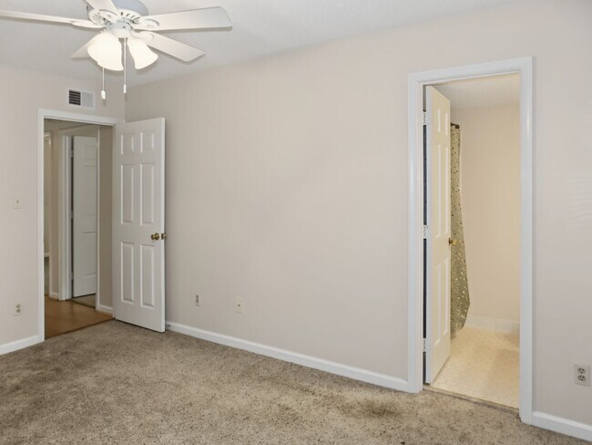 Building Photo - 4610 Lawndale Dr
