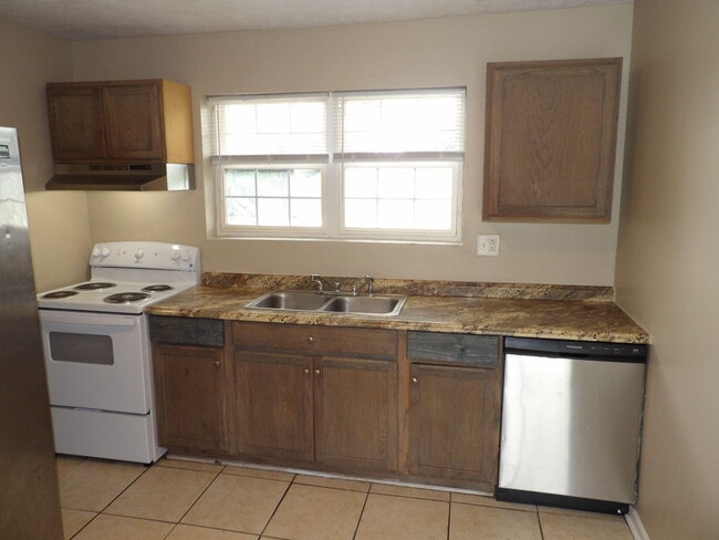 Building Photo - 468 Schenkel Ln