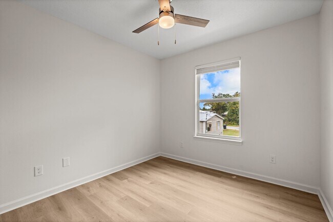 Building Photo - 5115 E 11th St