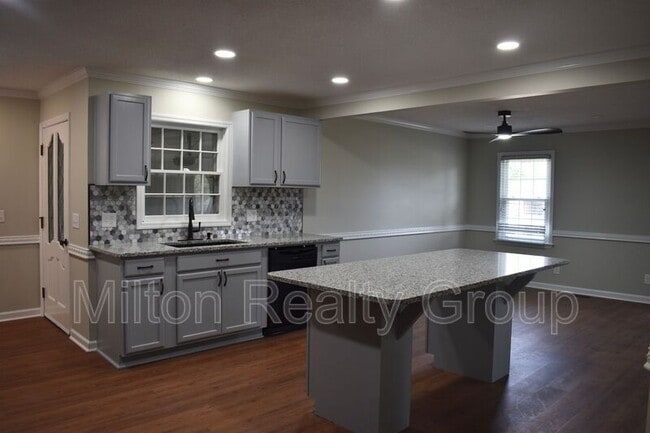 Building Photo - 1505 Fairview St