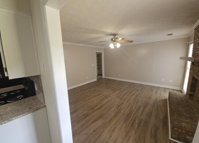 Building Photo - 5727 Lexington Dr