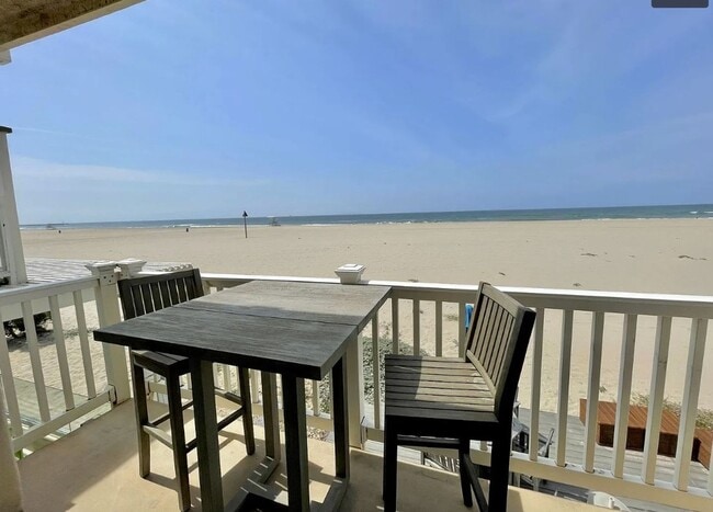 Building Photo - 4025 Ocean Dr