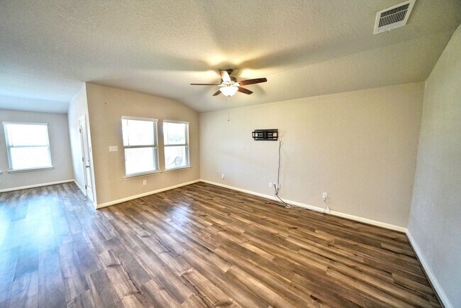 Building Photo - Gorgeous 4-Bedroom Home in Westpointe East...