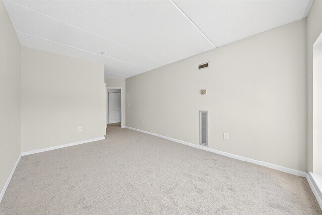 Building Photo - 14 Heron St