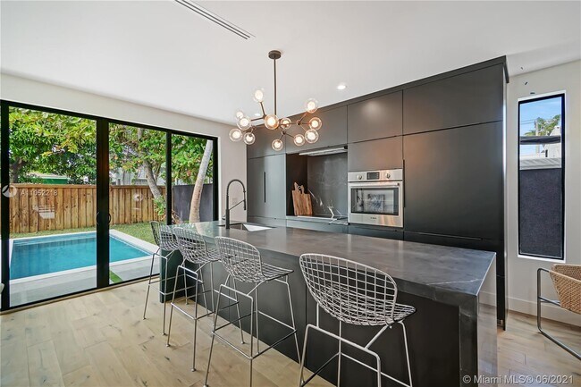 Building Photo - 227 NW 39th St