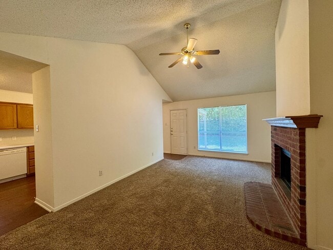 Building Photo - Duplex