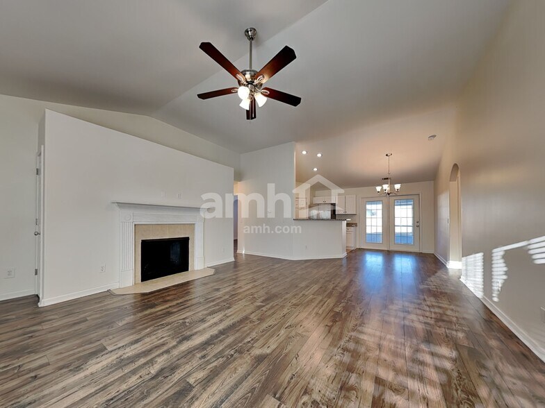 Building Photo - 163 Willow Point Cir