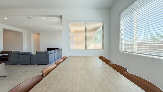 Building Photo - 2041 W Sierra Sunset Trail