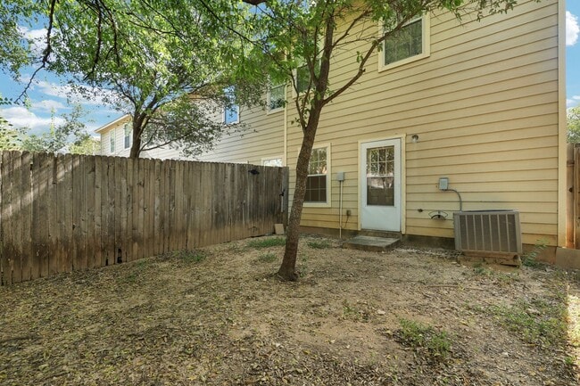 Building Photo - 7823 Kingsbury Wood