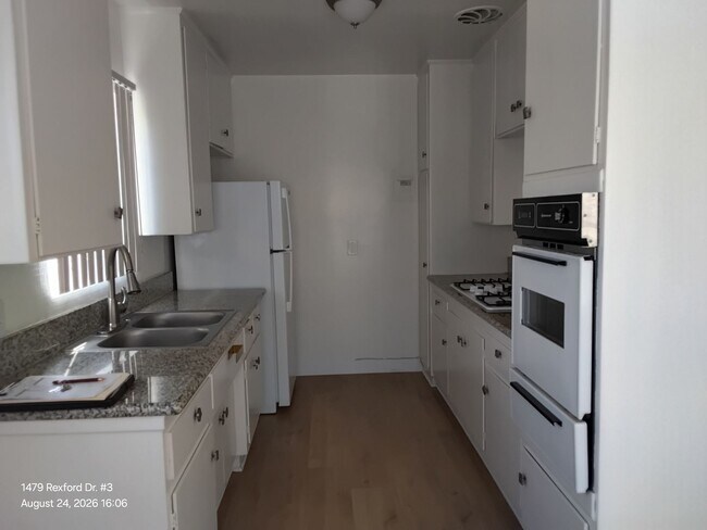 Building Photo - 238 3/4 Rexford Dr