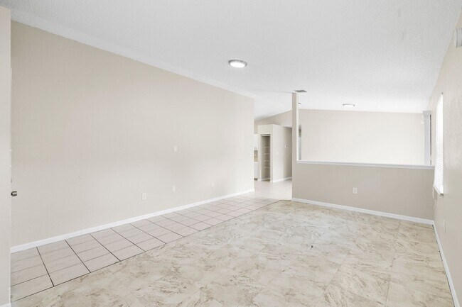 Building Photo - Cute 3/2 home with garage