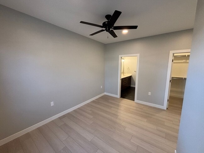 Building Photo - Stunning New Build in Central Manhattan! Available NOW!