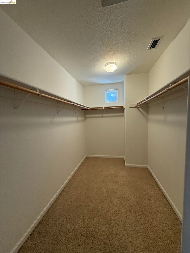 Building Photo - 533 Stirling Ct