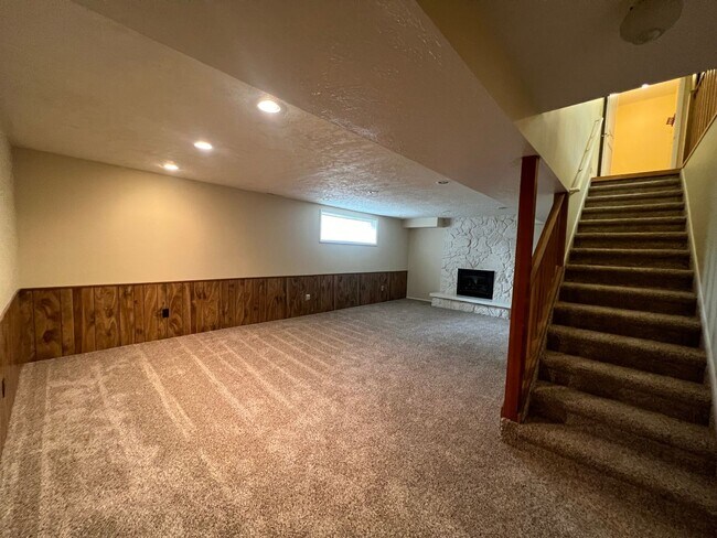 Building Photo - Spacious Family Home in Highland High School Area – Pocatello, ID!
