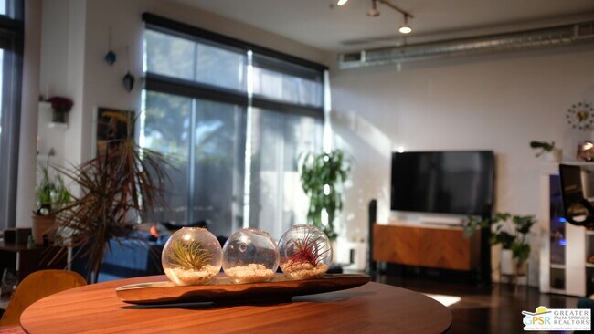 Building Photo - 13320 Beach Ave