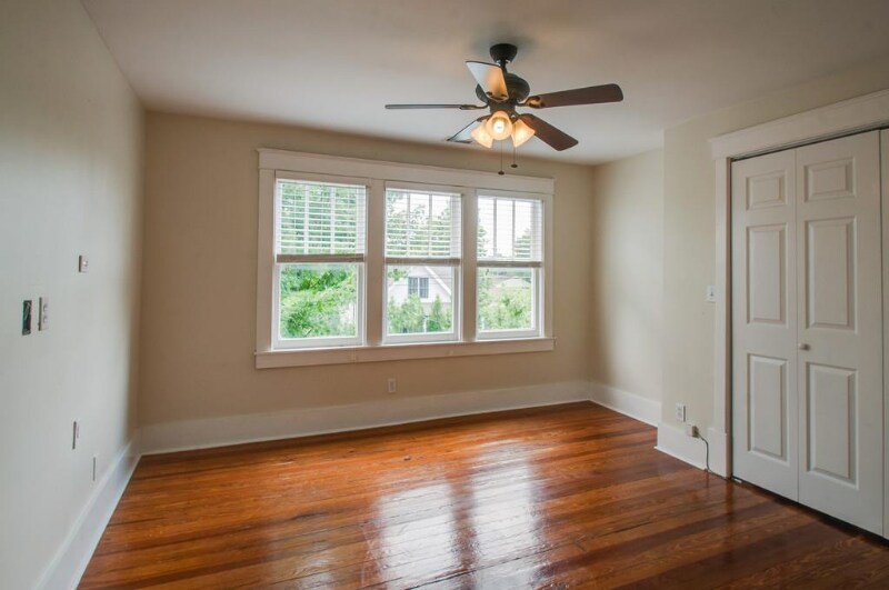 Building Photo - 1106 Lawrence Ave