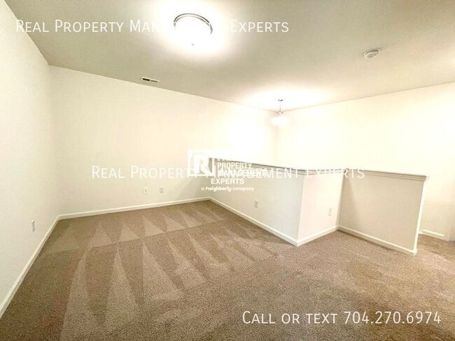 Building Photo - 800 Alexander Commons Dr
