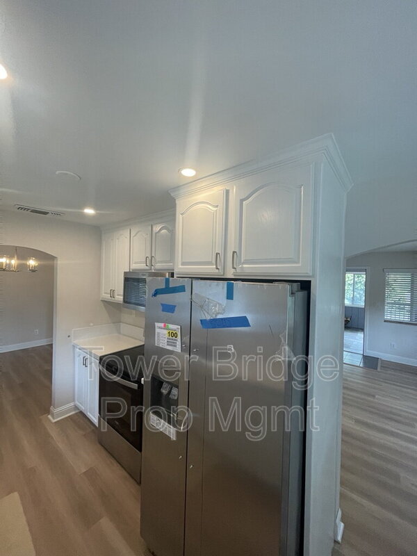 Building Photo - 737 Cresta Ct