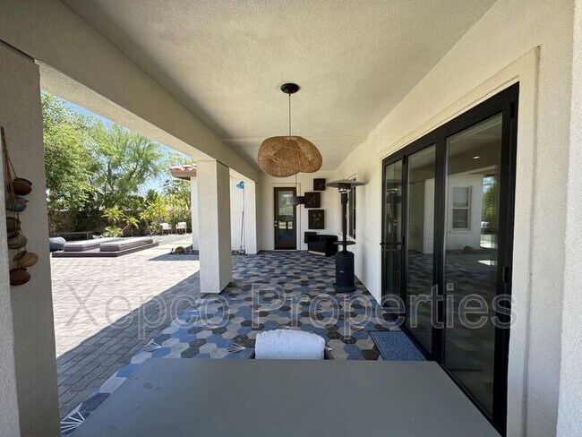 Building Photo - 74635 Tesla Dr