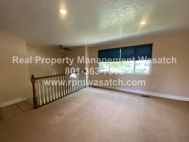 Building Photo - 1098 E Violet Cir