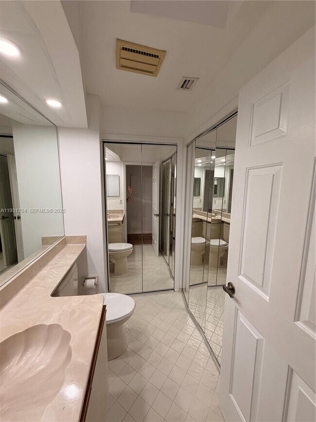 Building Photo - 7460 La Paz Blvd