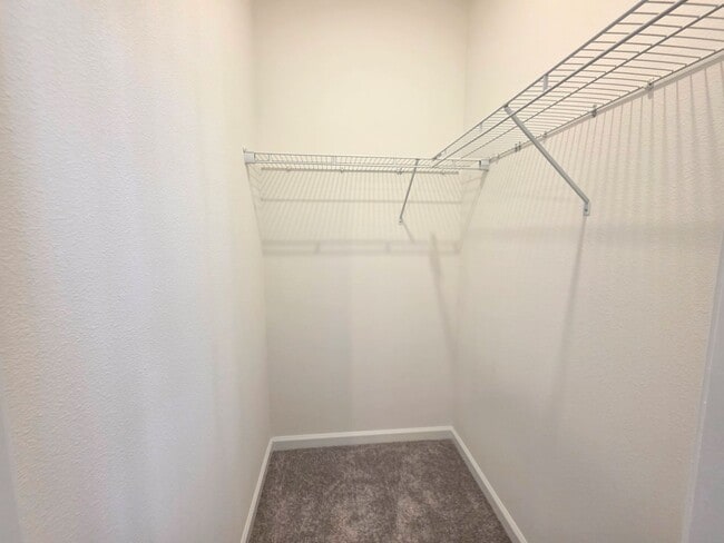 Building Photo - 3BR/2BA home with internet included