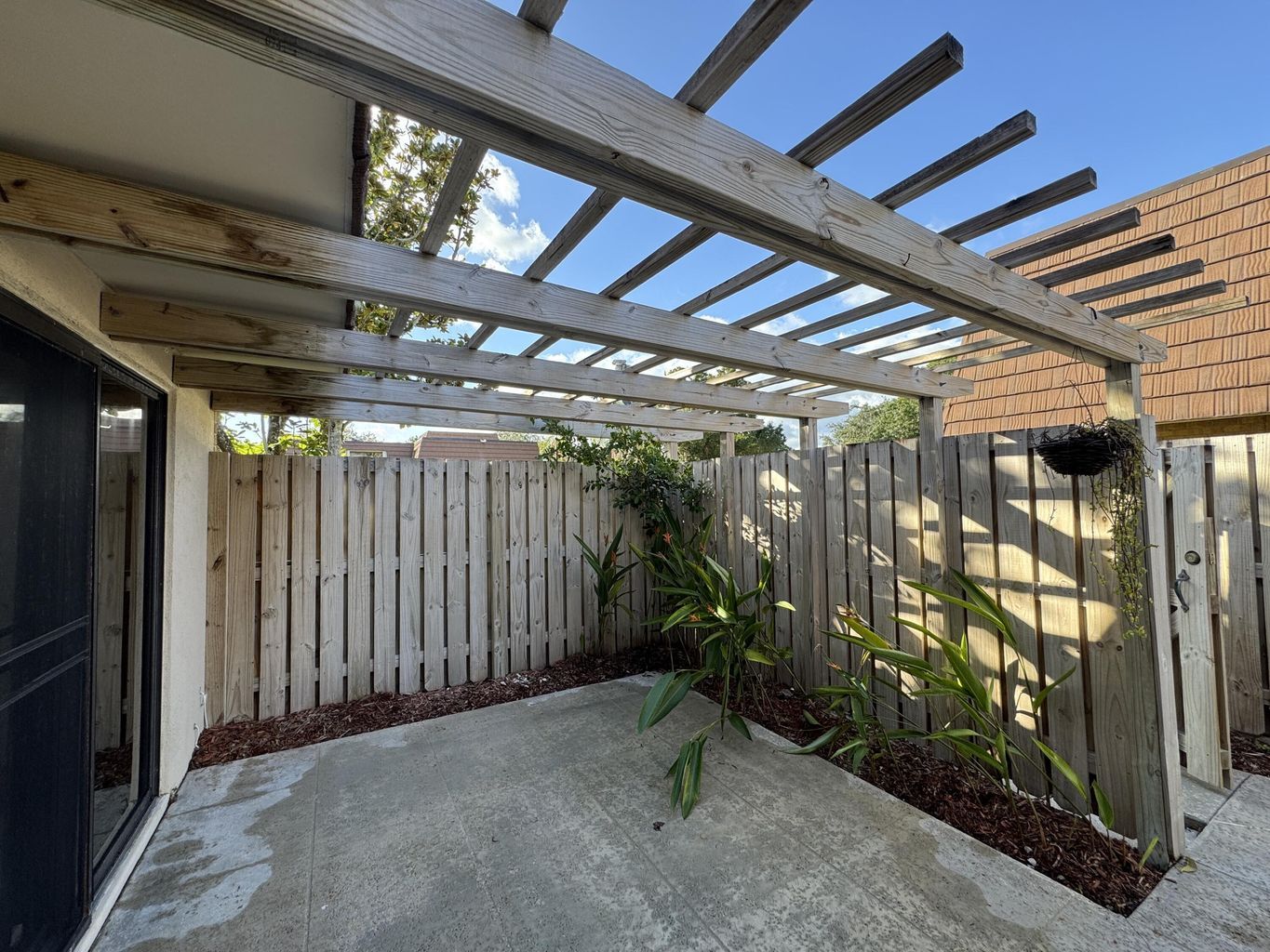 Building Photo - 1620 16th Ln