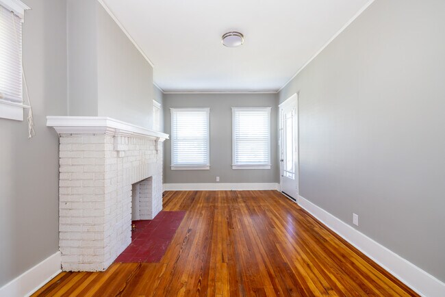 Building Photo - 1220 Manitau Ave