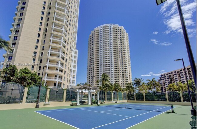 Building Photo - 808 Brickell Key Dr