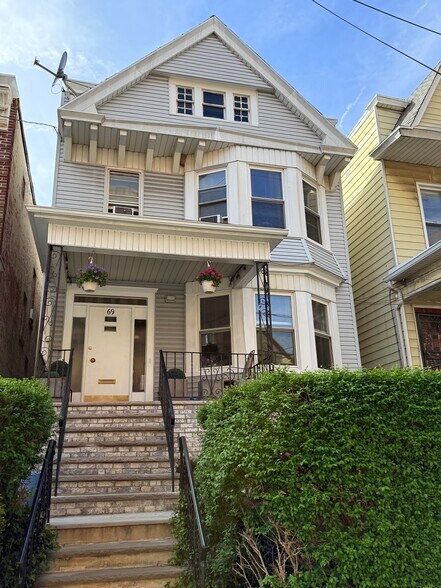 Building Photo - 69 Van Reypen St